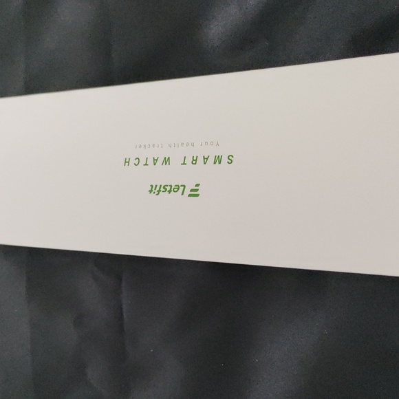 Elegant Smartwatch with Purple Strap - Picture 2 of 4